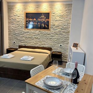 Home Rome Relax